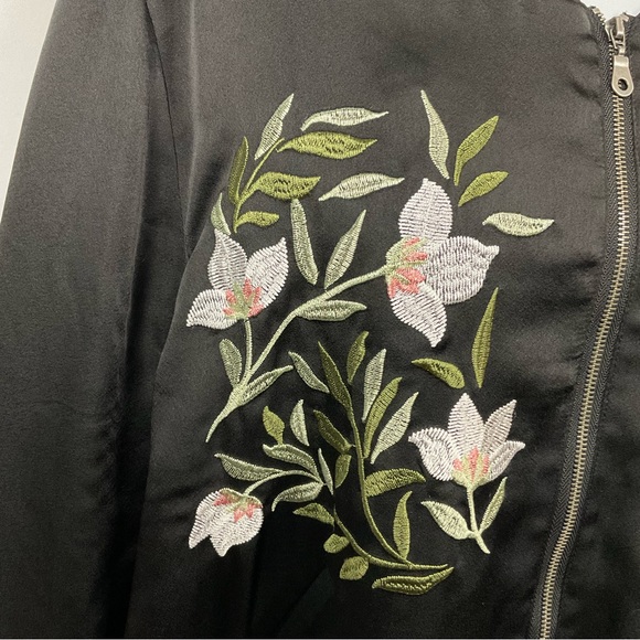 Supply & Demand Womens XXL black silky satin embroidered zip front jacket - Picture 6 of 8